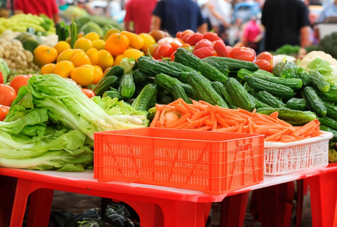 Cajas de plástico para tu negocio de frutas y verduras, image size:1109x750