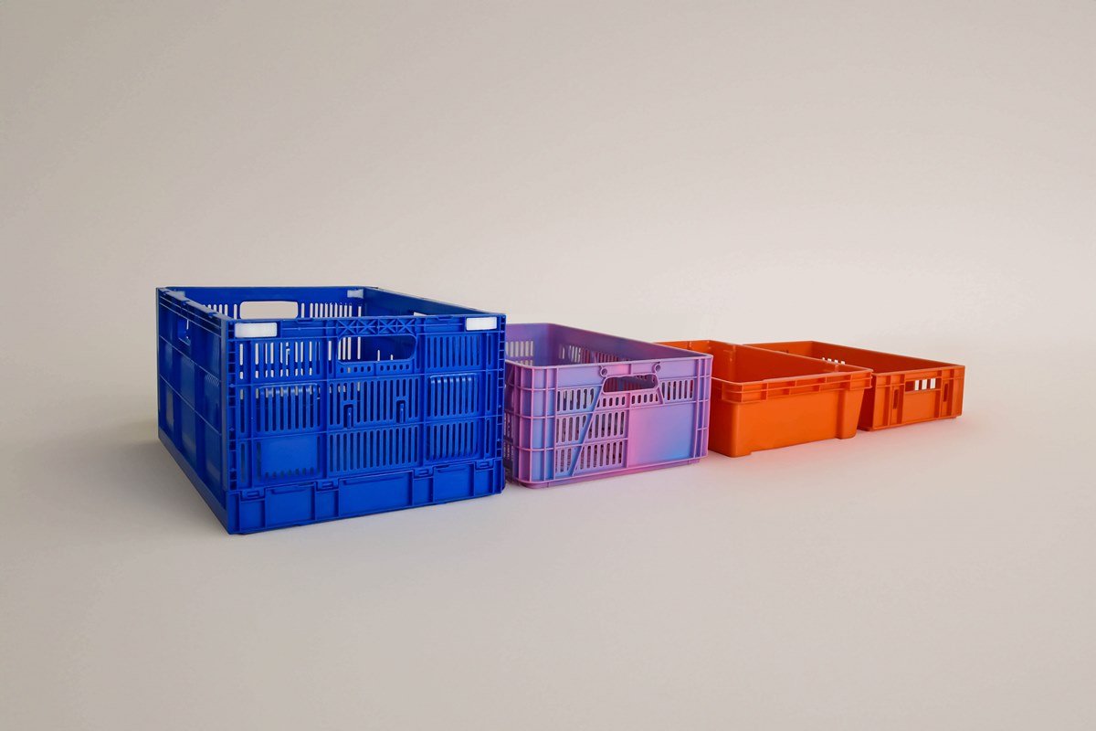 ¿Las cajas de plástico recicladas y de reproceso son lo mismo?